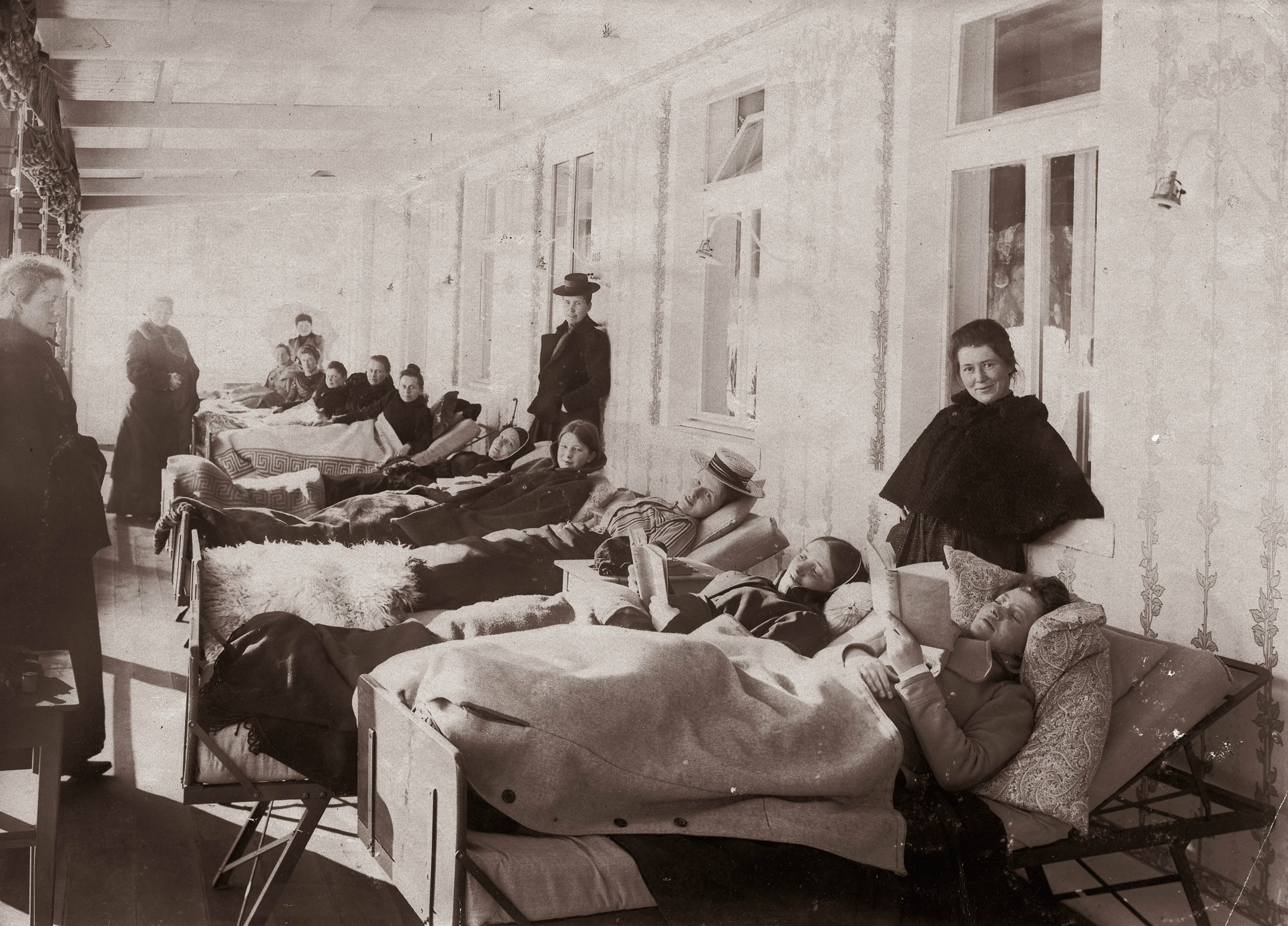 Patients at a sanatorium in Davos, about 1900.