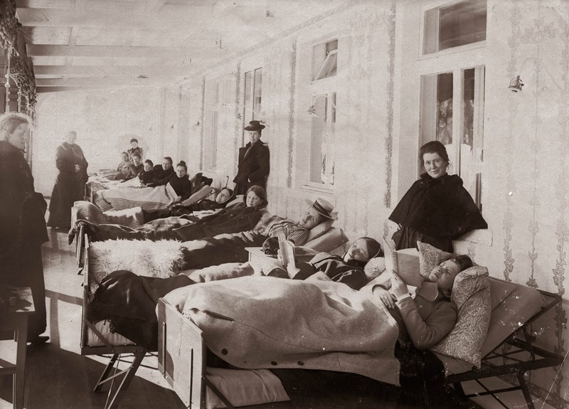 Pasienter ved et sanatorium i Davos, cirka 1900. 