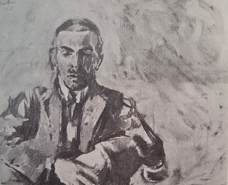 Et portrett i halvfigur av Jappe Nilssen. Han sitter og hviler albuene på armlenene på en stol og holder hendene over hverandre foran magen. Hele bildet er i gråtoner.