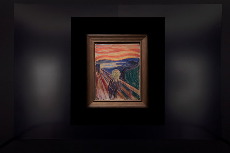 På MUNCH finner du tre versjoner av Edvard Munchs Skrik – et maleri, en tegning og et trykk. En av disse er alltid utstilt. De to andre hviler i mørket. Dette er maleriet, eller temperaen som vi gjerne kaller den. Foto: Munchmuseet